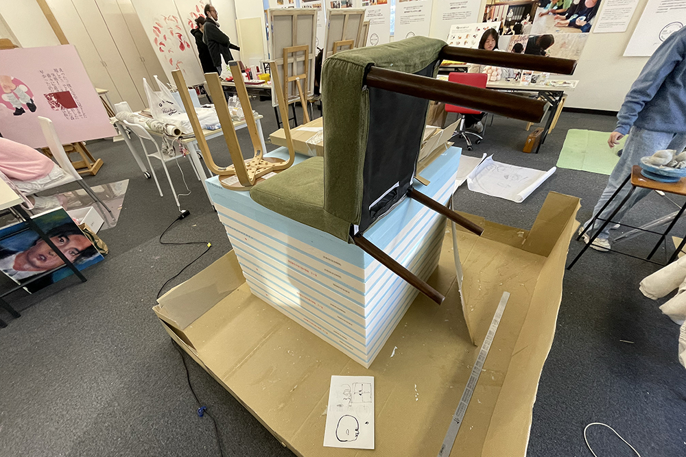 ファインアートの総合制作が進むサテライトキャンパスのアトリエ