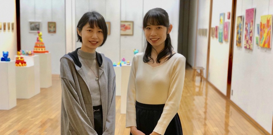 卒業生の倉澤梢、梓姉妹が展覧会を開催中